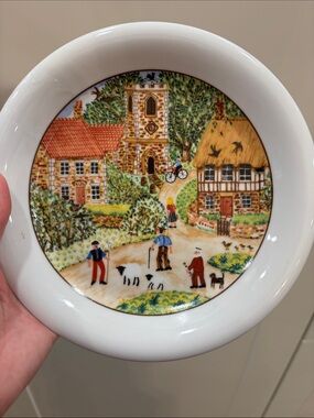 Village scene plate - Fine China made in Japan